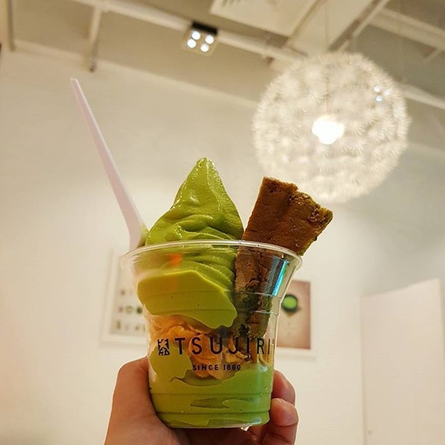 Check out the illustrated extra topping on the cone alike looking matcha sponge cake.