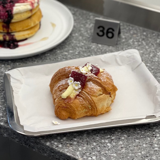 raspberry cheesecake croissant ($5)