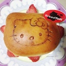 [Breakfast] Hello Kitty Strawberries & Cream!