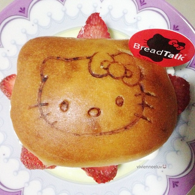 [Breakfast] Hello Kitty Strawberries & Cream!