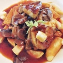#Hummerstons is probably the only place in singapore you can find #poutine.