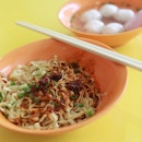 A simple bowl of #fishball #noodles to start the day!:)