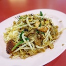 Penang Char Kway Teow-$4

Located at ABC Brickwork market, Jason Penang cuisine sells both Char Kway Teow and Assam Laksa.
