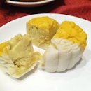 Musang King Durian Mooncake - 100% full of durian, no cream whatsoever!