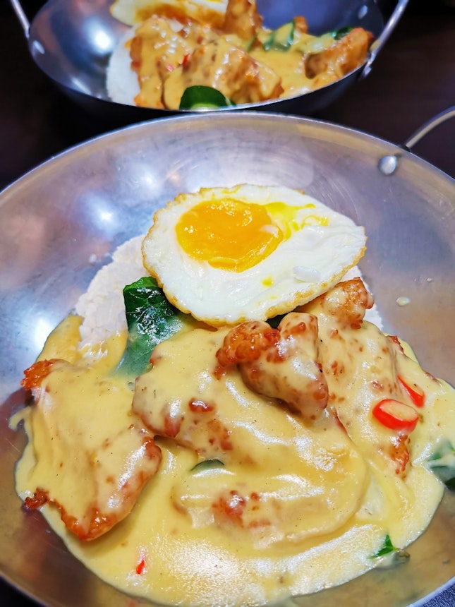 Salted egg pork ribs with rice 咸蛋排骨饭 ($5.90)