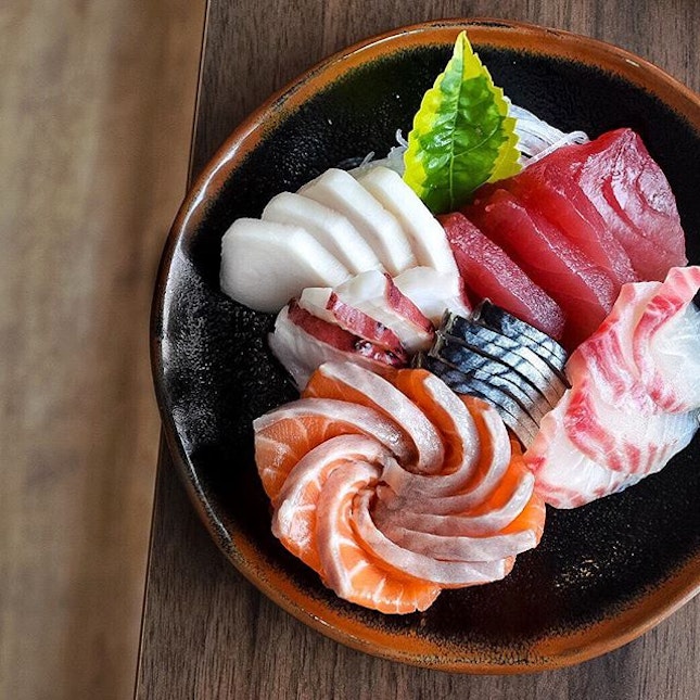 Known for their WAGYU SASHIMI and Wagyu beef, @tenkaichi_sg serves up a wide range of sashimi on their buffet menu too!