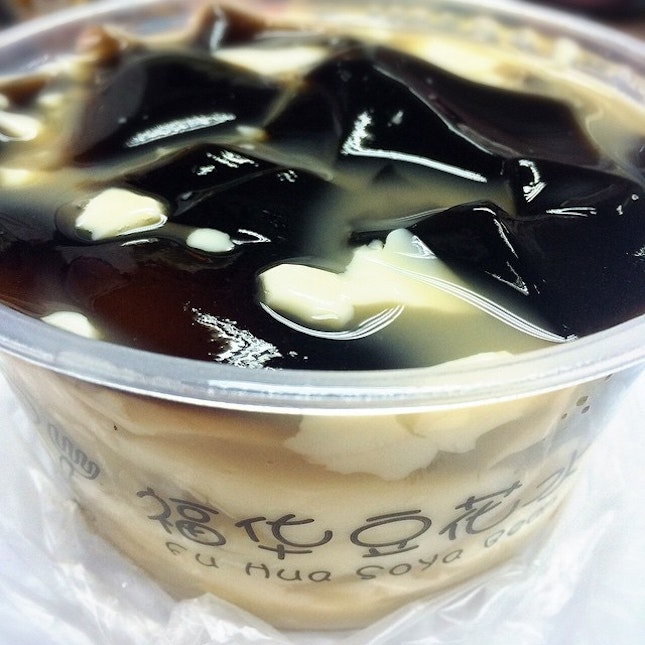 Soya beancurd with grass jelly!