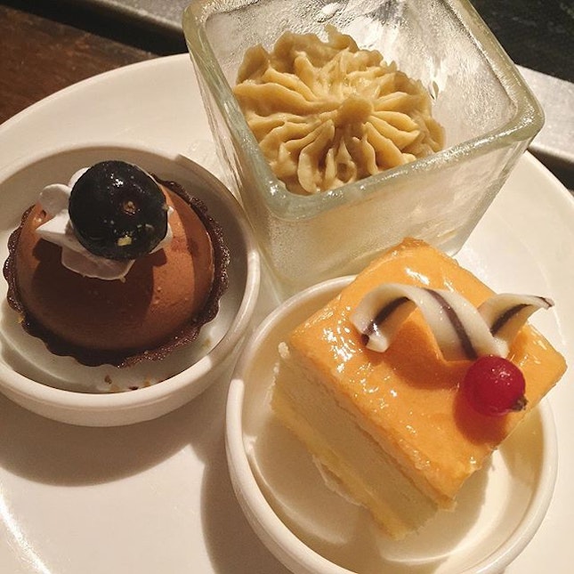 End the yummy steamboat dinner with some desserts!