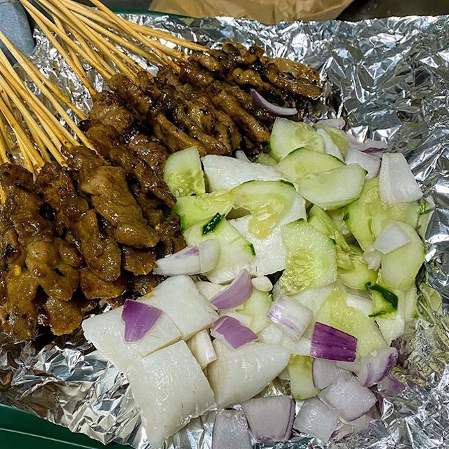 Hainanese Pork and Chicken Satay, Ketupa with lots of cucumber and onion.