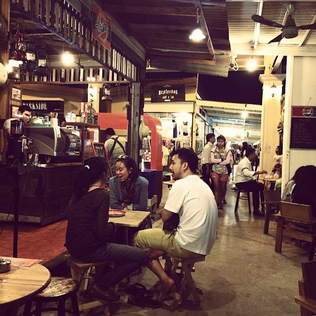 Cosy #cafe corner at #taladrodfai #fleamarket in #bangkok #thailand #instasg #sg #sgig #instathai #instabangkok #tripadvisor #bkk