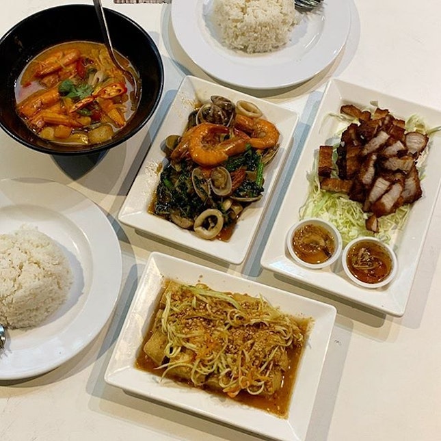 Ang Kor Wat @21angkorwat serves value-for-money Thai Food in CDB, opens for lunch & dinner.