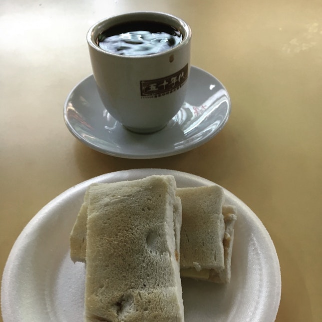 Kopi o and kayabutter toast ($2.20)
