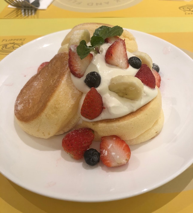 Souffle Pancakes With Fruit