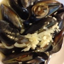 Steamed Mussels In White Wine Sauce