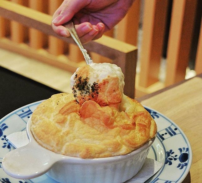 Fwah~ look at this fluffy Hoshino Soufflé with Beef Stew Doria part of their new menu!