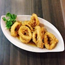 If there's one thing that would get me off the cafehopping wagon, it's this BUTTER CALAMARI.