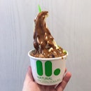 MANGO LLAOLLAO with extreme amounts of cookie sauce because I got random craving for froyo!