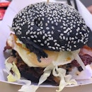Big Boss Set promotion 
Juicy Pork Burger with onion rings and drinks $7.50 (u.p 14.90)
大老板套餐优惠
猪肉汉堡，炸洋葱和罐装饮料
.