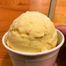 猫山王榴莲冰淇淋😍
Creamy mao shan wang durian ice cream 😋
.