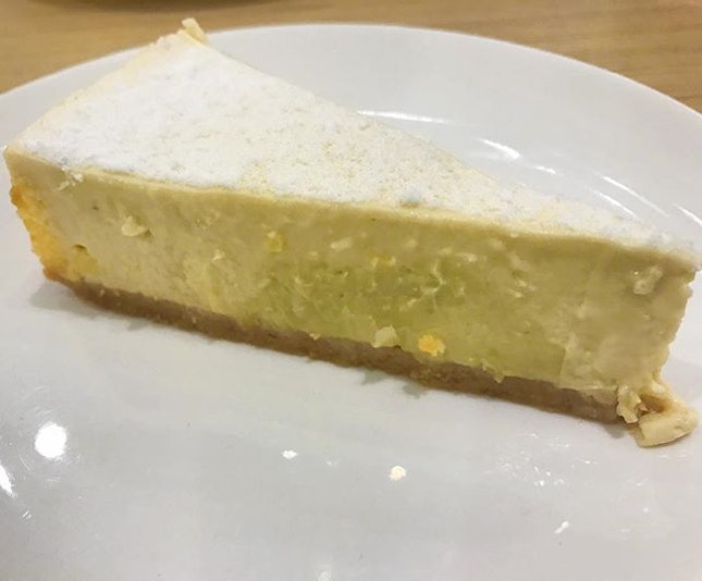 Durian cheese cake @ Secreat recipe 
榴莲芝士蛋糕😍榴莲已经把芝士的味道完全覆盖了😆
RM9.xx
Frozen cream cheese mixed with tantalizing durians.