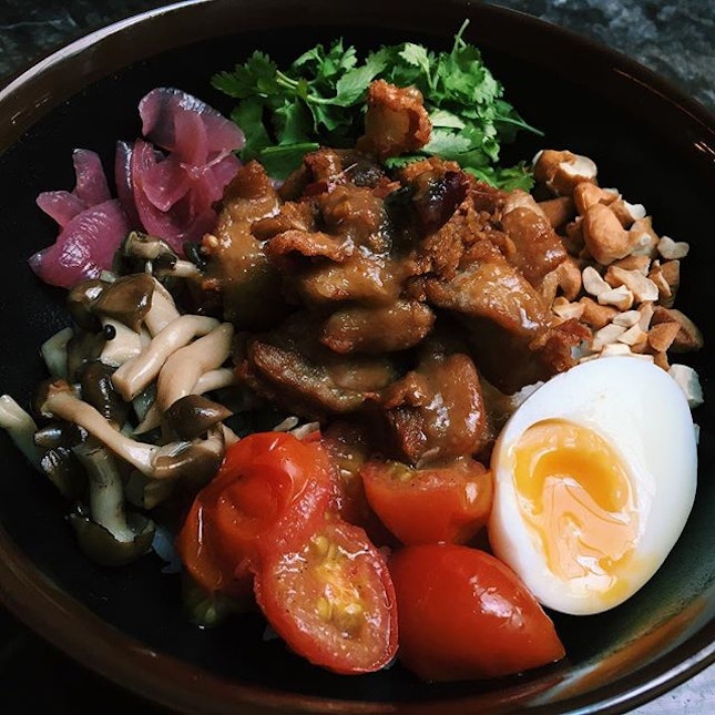 The "Fatbacks on Holiday" Early Fatback: Red Chilli Chicken from May May - caramelised onion, toasted cashews, grilled mushrooms, oven roasted tomatoes, soft centred egg.