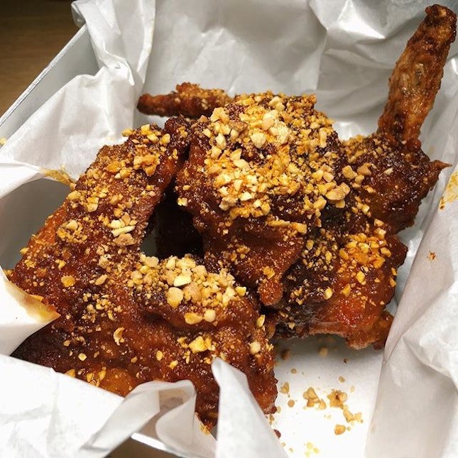 Molten Wings (3pcs) from the newly-opened The Rawr Kitchen, so memorable a beastly terror that I'm tempted to bring friends over and have another cautious go at it.