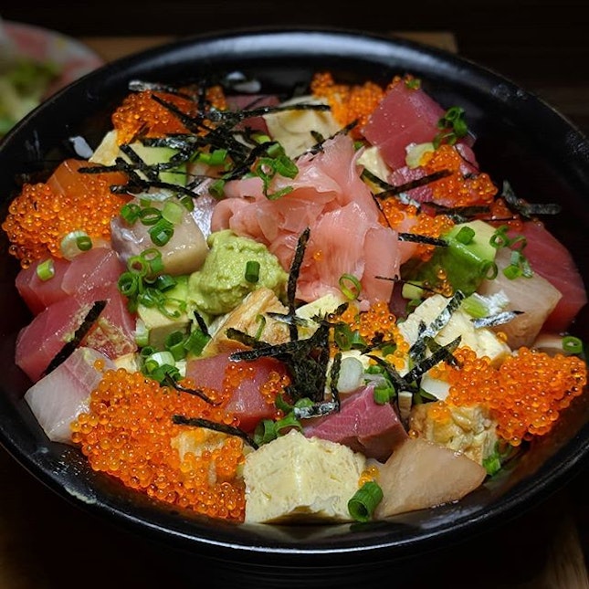 Just thinking about this Bara Chirashi Don with truffle oil and avocado from Sumo-Ya (@sumoyasg), an unassuming-looking Japanese concept along South Bridge Road.