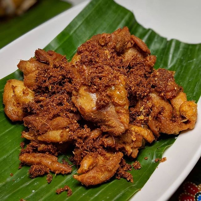 Ayam Goreng from Cumi Bali (@cumibalisg).