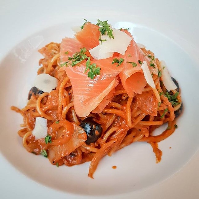 [Alla Vodka with Smoked Salmon]

Yummy pasta at quite the affordable price ($24++)!