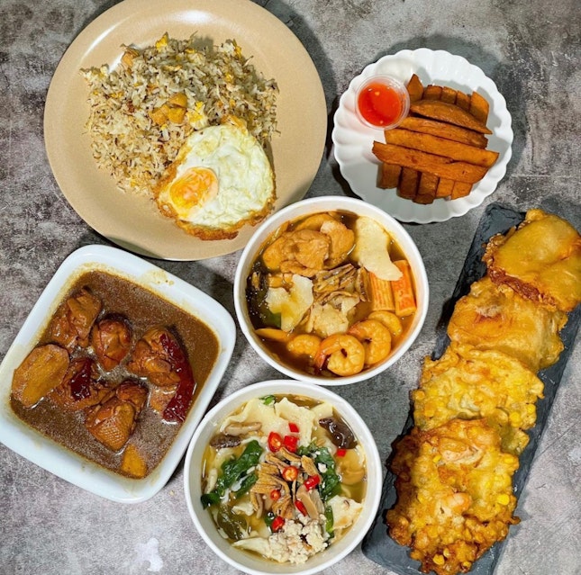 Mee Hoon Kueh, Fried Sticky Cake (炸年糕) and Salted Egg Fried Rice