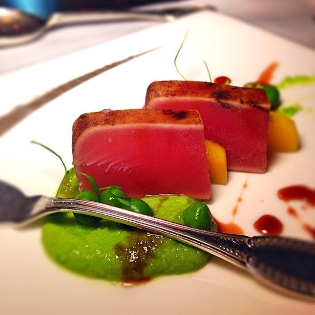 Tuna tataki as amuse bouche to start off the spring menu at brasserie les savuers