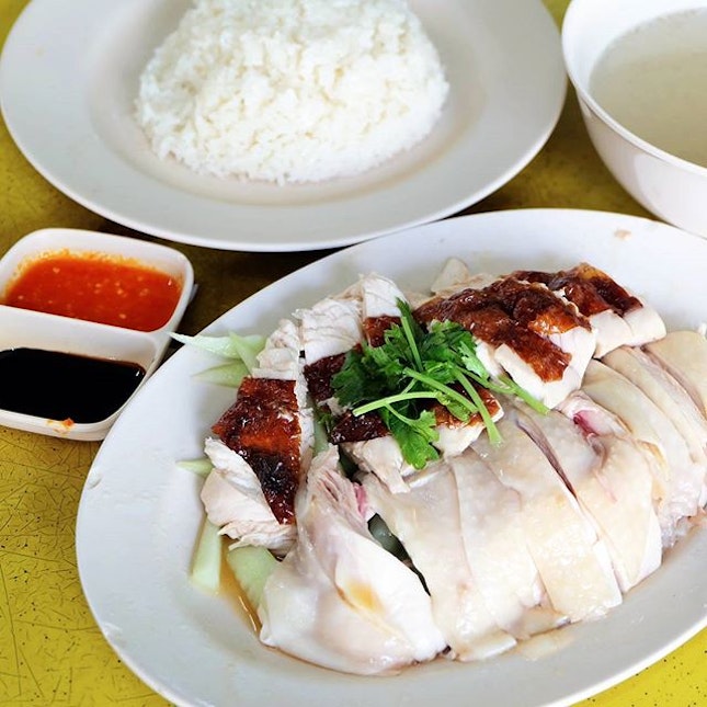 Exploring the far west earlier in the month with the #BurppleTastemakers, our first order of business led us to A&I Boneless Hainanese Chicken Rice for breakfast.