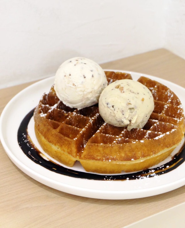 Apiary & Despicable / Classic Plain Brown Butter Waffle