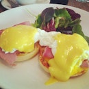 Eggs Benedict Breakfast at Canopy Garden & Dining w/ family #brunch #food