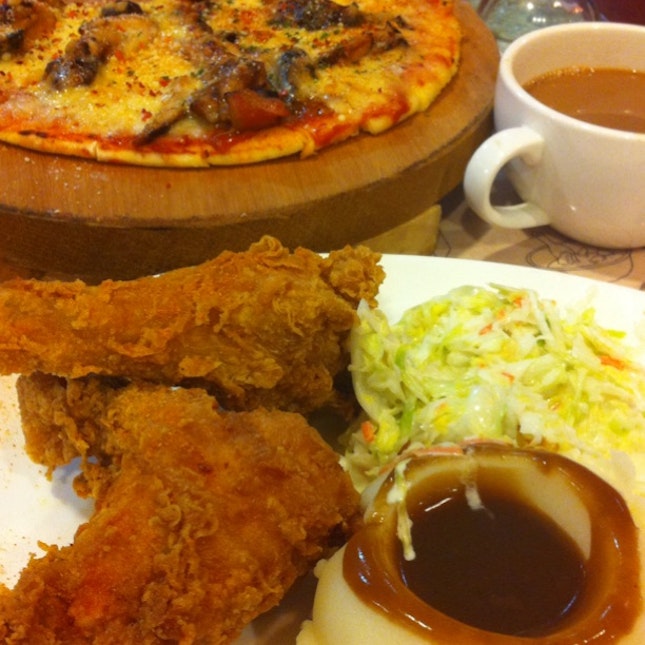 Korean fried chicken and pizza