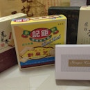 Famous biscuits from Macau has opened a shop in Singapore Chinatown ( 2 mths old ) 😄😄 our loot last nite !