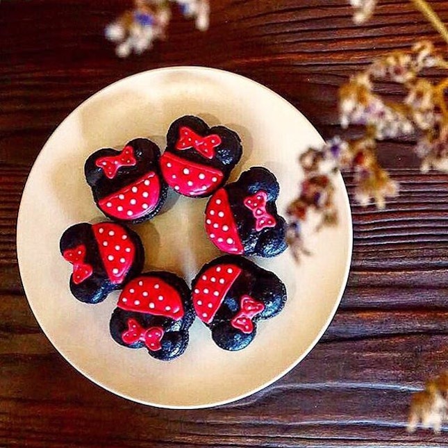 Pamper your sweet tooth with the Minnie Mouse Macaron @shibertybakes

Minnie mouse macaron with a crumbly, chocolate macaron shell and the choice of either dark chocolate ganache or sea salt caramel within.