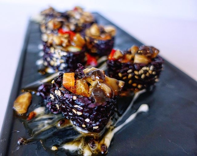 Be inclined towards a vegetarian lifestyle @elemensg in @hfc_sg 
Easily one of the most eye catching and flavourful dishes, the Spicy Shiitake with Purple Rice Roll will be a feast for both your eyes and your palate.