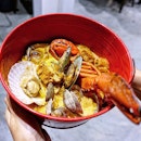 Have a seafood feast @mrwhollysg in @fomosg

The weekend is here and its time to pamper yourself with a seafood treat by indulging in the scrumptious The Wholly Laksa boasting 1/2 Boston Lobster, Giant Storm Clam, Hokkaido Scallop, NZ Mussels and Korean Clams doused in thick, savoury laksa sauce.