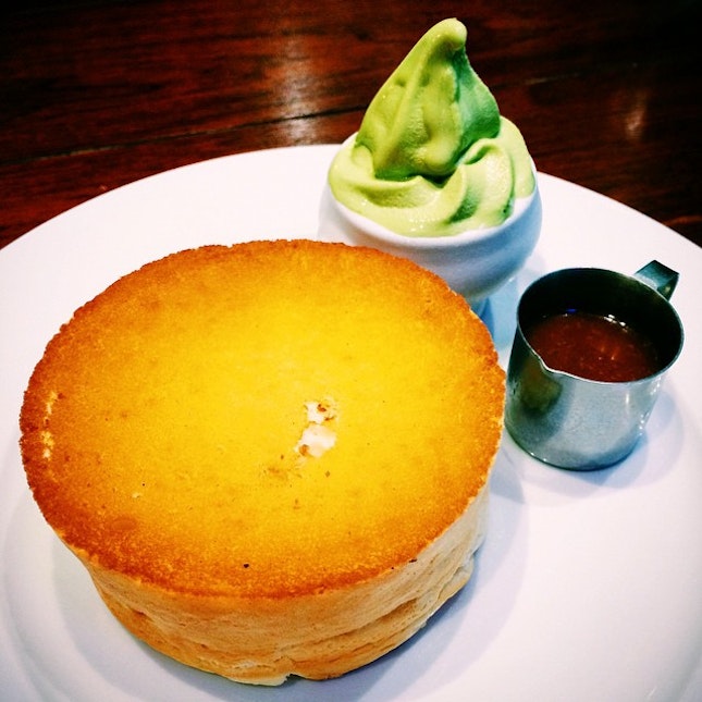 Cream cheese pancake w matcha soft serve & caramelisd banana sauce 🙆💕 #burpple