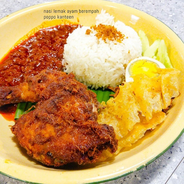 09.02.2015
Nasi lemak + sambal + ayam berempah!