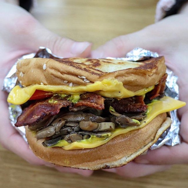 It’s the battle of burgers and fries, and in my opinion Five Guys won over Shake Shack.