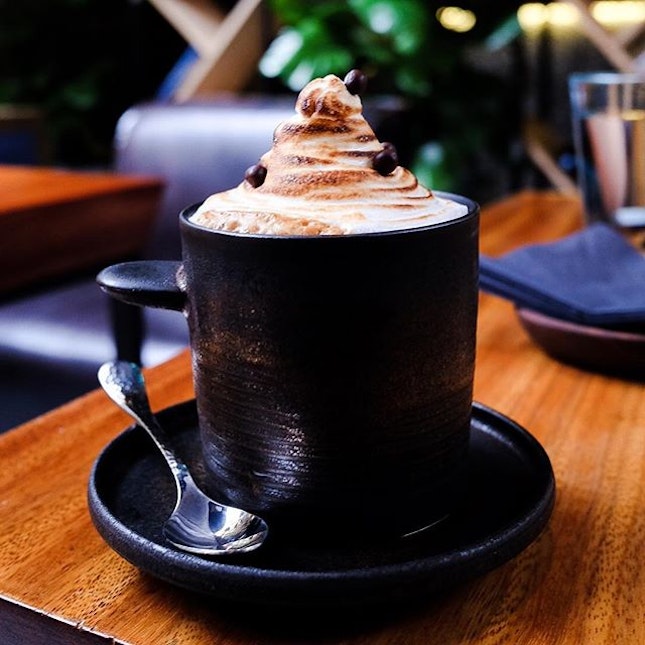 🍴Feather's Coffee [S$7.50]
☕️Black coffee topped with meringue.