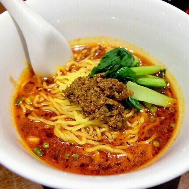 KOH RAN Kawasaki 煌蘭 川崎店
This Si Chuan Dan Dan mian was packed with the right flavor topped with minced pork and xiao bai cai in a spicy broth.