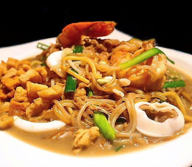 Fried Hokkien Mee ($15) cooked with at least 8-hour long broth prepared with prawns and pork.