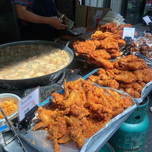 Fried chicken is always one of my fav street food in BKK 🍗🐥