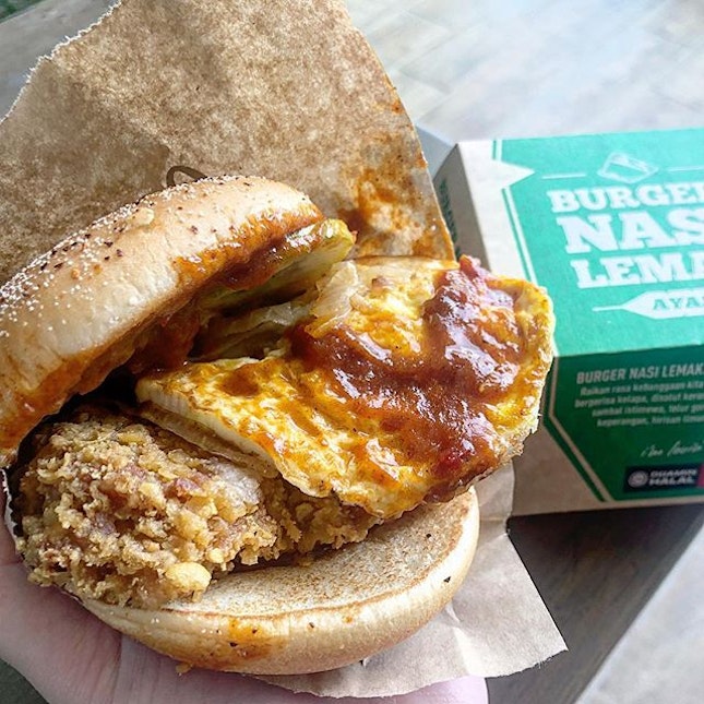 THE Nasi Lemak burger 🍔 I think the sambal is kinda sweet for my liking and where’s the anchovies and peanuts?