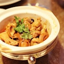 For those of your fretting over where to bring your mother for this upcoming Mother's Day celebration; let me bring to your attention @TaoSeafoodAsia as a viable location。

Pimped up Chinese classics like this {Claypot braised Chicken and Abalone with Rice Wine} is guaranteed to put a smile on her face!