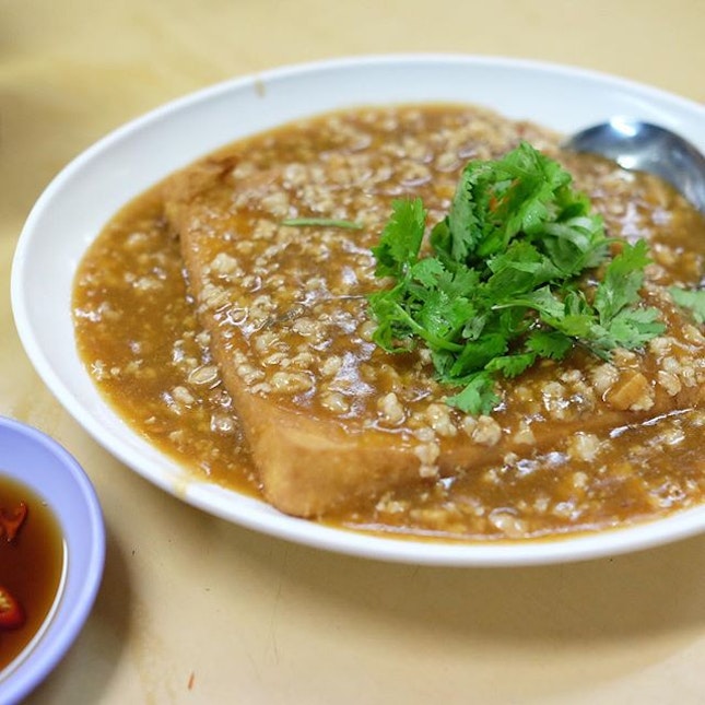 Crazy cravings for this {家常豆腐} right now - tofu with minced pork gravy from Kok Sen deserves more than 2 thumbs up 👍👍 // now I might need a little recommendations for zi char places for my upcoming monthsary celebrations.