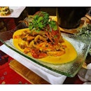 Salted egg yolk crab
#saltedeggyolk #crab #1market #sgfood #sgrestaurant #foodsg #foodporn #burpple